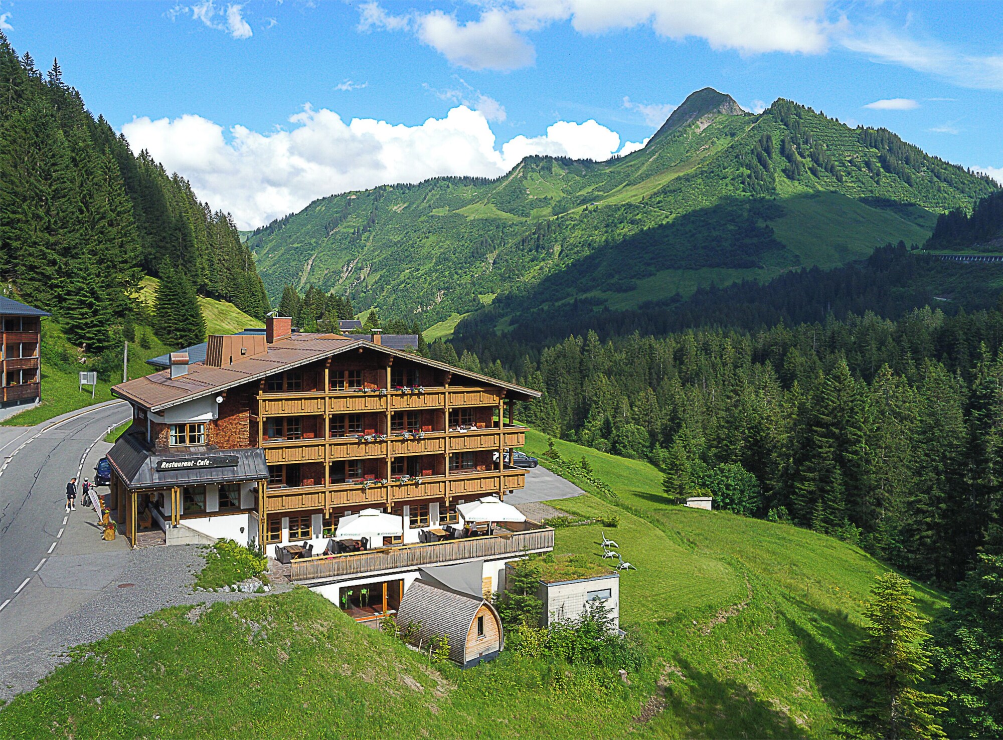 Alpine Lifestyle Berghotel MadlenerOver view