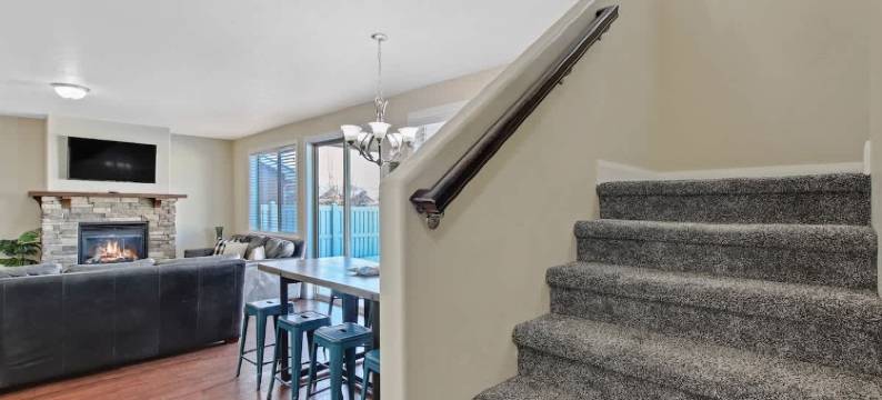 Hot Tub and Community Pool Access - Modern Family Retreat图片