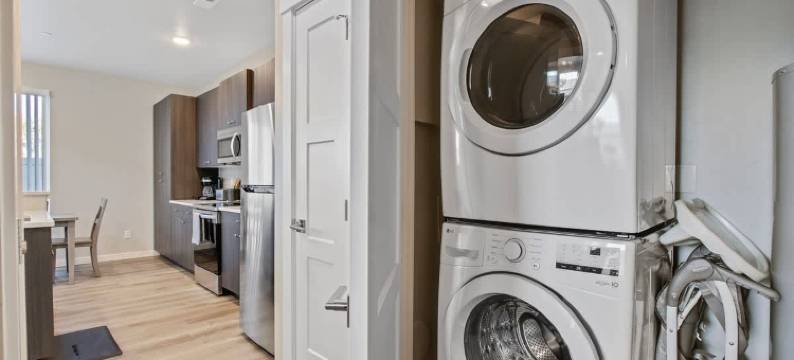 Charming Townhome with Beautiful Furnishings - Trendy Escape图片