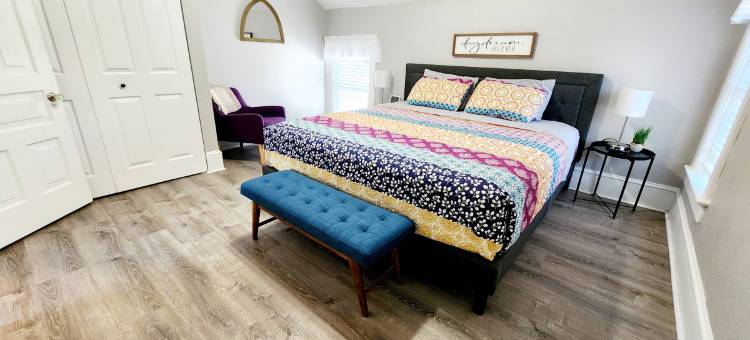 Fire Pit, Outdoor Dining, and Full Kitchen - Charming Family Haven图片