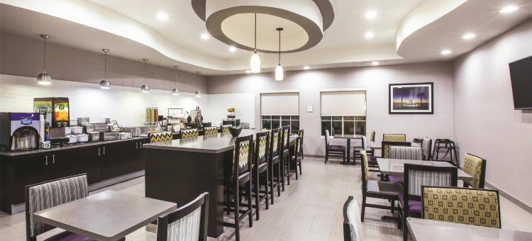 巴吞鲁日德纳姆斯普林斯拉昆塔温德姆套房酒店(La Quinta Inn & Suites by Wyndham Baton Rouge Denham Springs)图片
