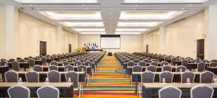 广场套房酒店(Plaza Hotel and Suites)图片