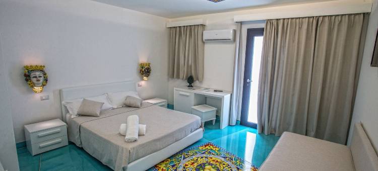 梦神怀抱家庭旅馆(Tra le Braccia di Morfeo)图片