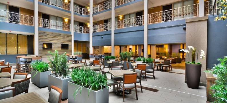 丹佛中央公园希尔顿安泊套房酒店(Embassy Suites by Hilton Denver Central Park)图片