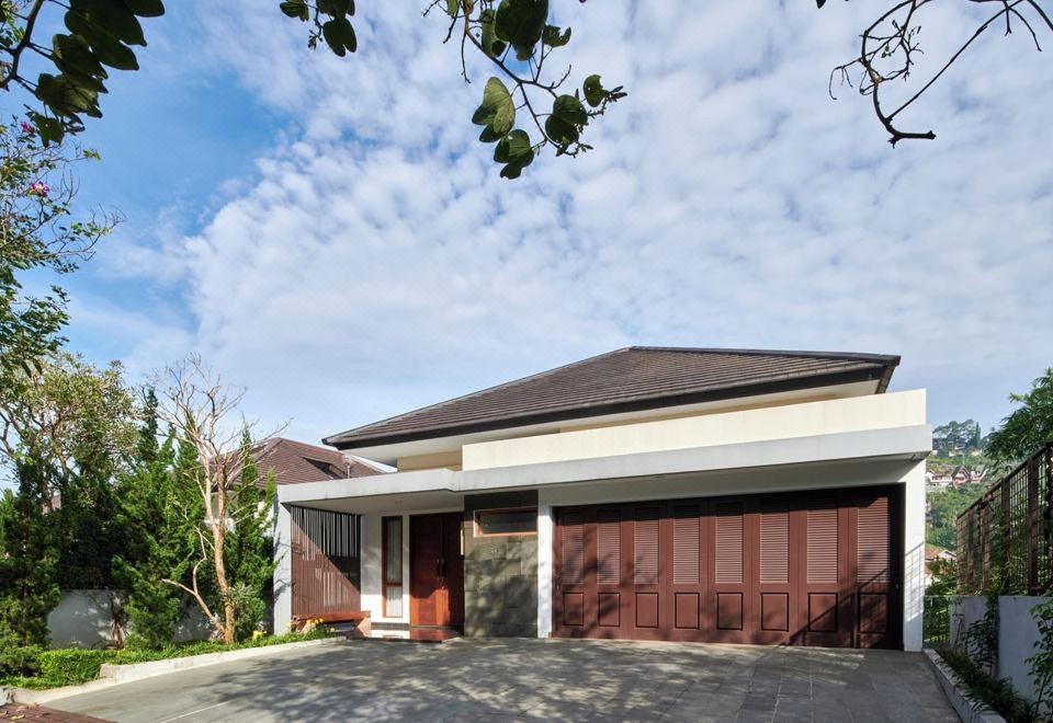 Narwastu Hill 6Br Villa with Pool and Movie Room Hotel Overview