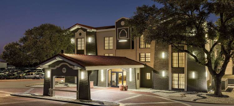 圣安东尼奥I-35北托亚弗韦恩拉昆塔温德姆酒店(La Quinta Inn by Wyndham San Antonio I-35 N at Toepperwein)图片