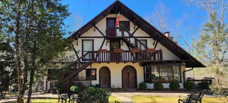 百合溪小屋(Lily Creek Lodge)图片