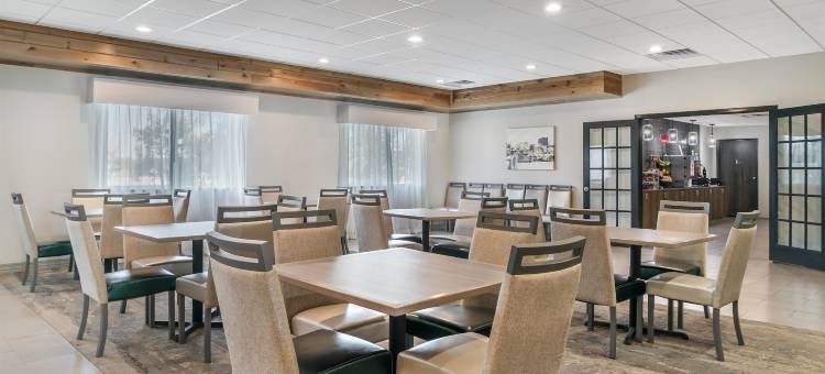 韦兰贝斯特韦斯特优质酒店(Best Western Plus Wayland Hotel)图片