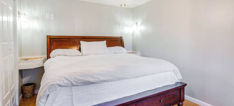 宁静的罗素泉家 w/ 火坑 & 池塘！(Peaceful Russell Springs Home w/ Fire Pit & Pond!)图片