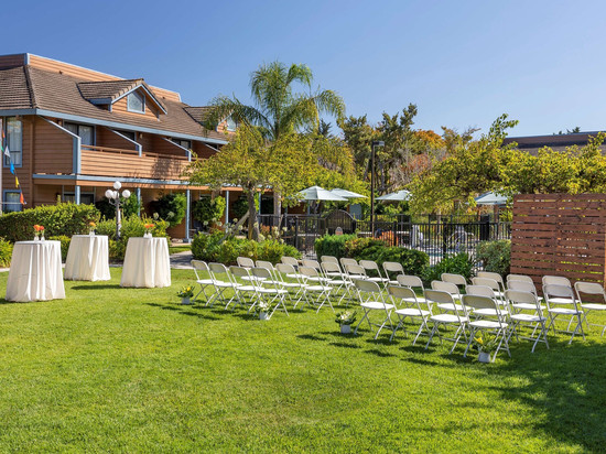 阿普托斯海崖旅馆