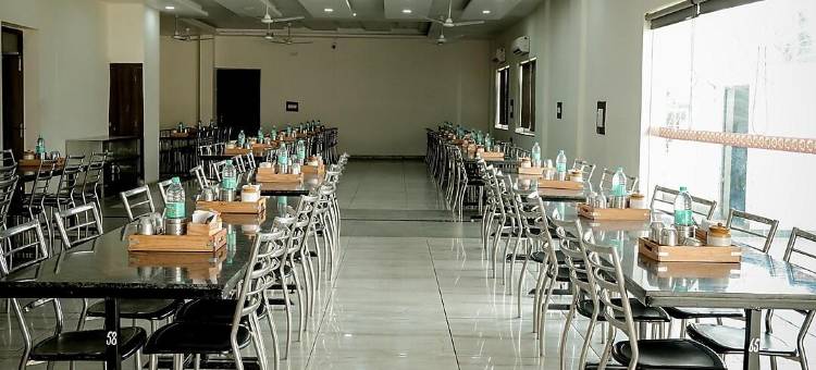 内姆拉纳贝罗尔国王公路酒店(Hotel Highway King Behror)图片