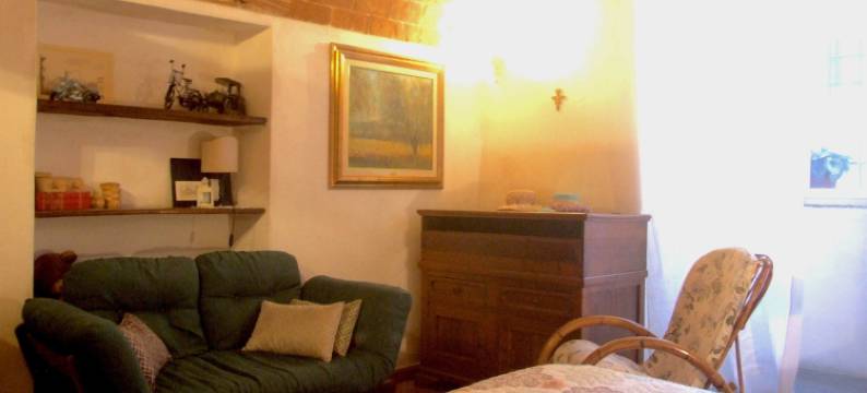 Pisa Stay close to Leaning Tower图片