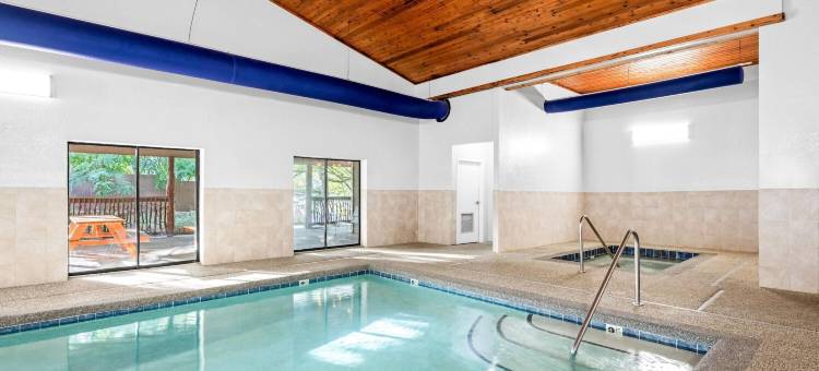 布恩大学拉昆塔温德姆套房酒店(La Quinta Inn & Suites by Wyndham Boone University)图片