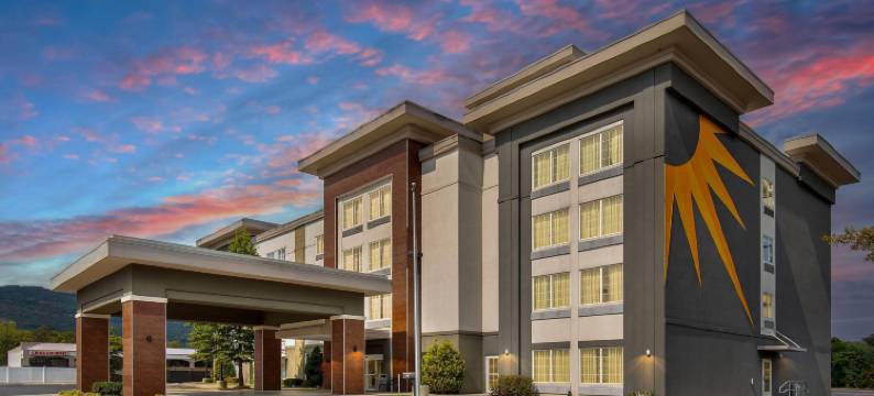 查塔努加瞭望山拉昆塔温德姆套房酒店(La Quinta Inn & Suites by Wyndham Chattanooga - Lookout Mtn)图片
