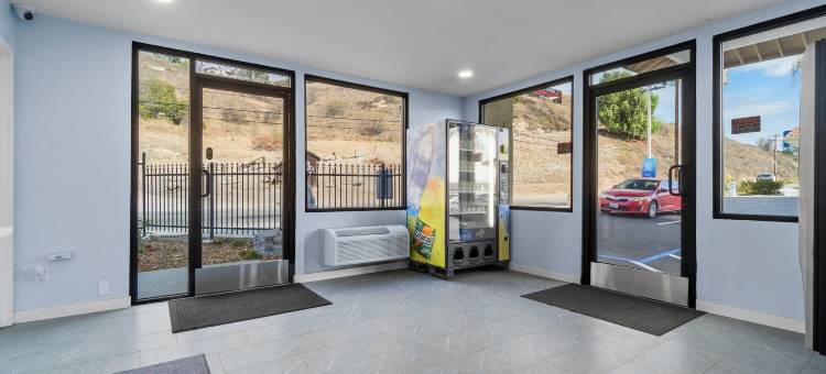 波莫纳费尔普莱克斯温德姆酒店(Travelodge by Wyndham Fairplex Pomona)图片