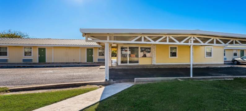 罗德威酒店金斯兰 - LBJ湖(Rodeway Inn Kingsland - Lake LBJ)图片