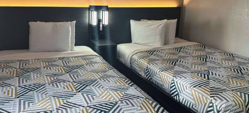 奥兰多6号基西米正门东汽车旅馆(Motel 6 Kissimmee, FL - Orlando)图片