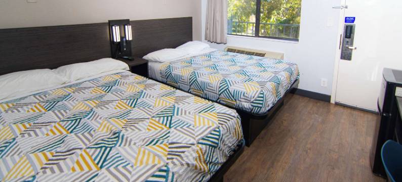 佛罗里达兰塔纳 6 号汽车旅馆(Motel 6 Lantana, FL)图片