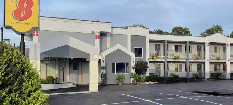 贝尔维尔圣路易斯地区速8酒店(Super 8 by Wyndham Belleville IL/St. Louis Area)图片