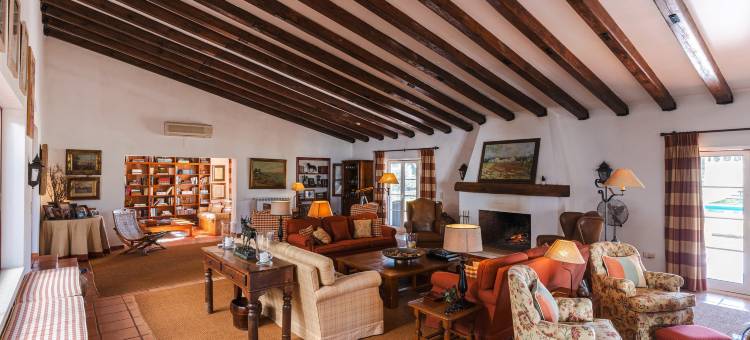 Charming Farm House with Pool图片