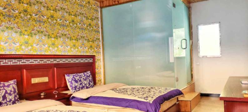 泸沽湖金色小院图片