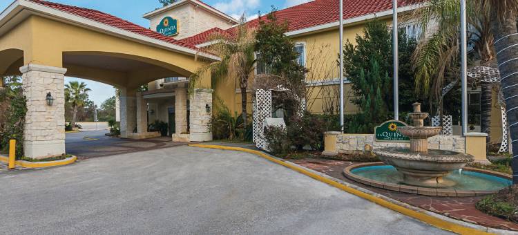 休斯顿金伍德医疗拉昆塔温德姆套房酒店(La Quinta Inn & Suites by Wyndham Kingwood Houston IAH Airpt)图片