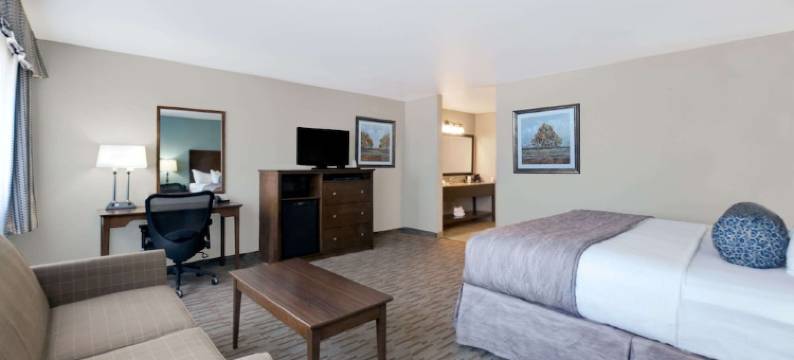 迈诺特呗盟套房酒店(Baymont by Wyndham Minot)图片