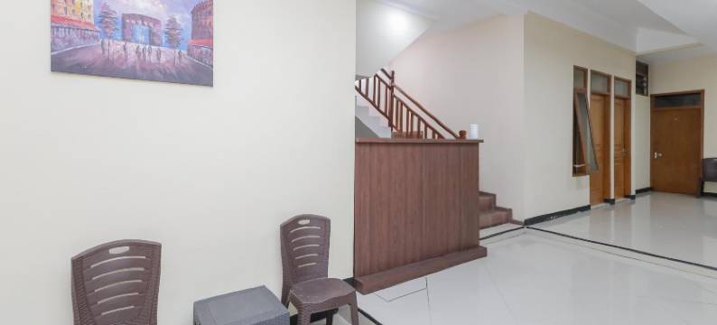 巴都苏普拉特曼WR红多兹酒店(RedDoorz at WR Supratman Batu)图片