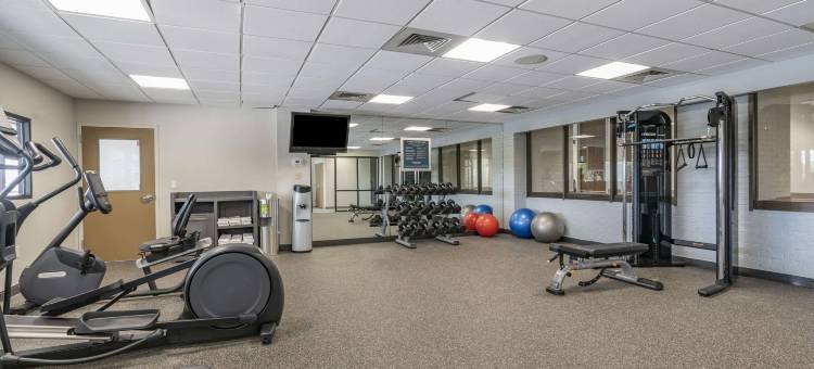 MainStay套房列克星敦I-75(MainStay Suites Lexington I-75)图片