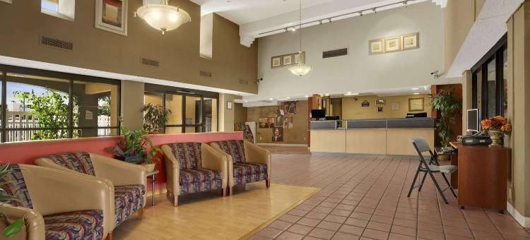 布埃纳帕克戴斯酒店(Days Inn by Wyndham Buena Park)图片