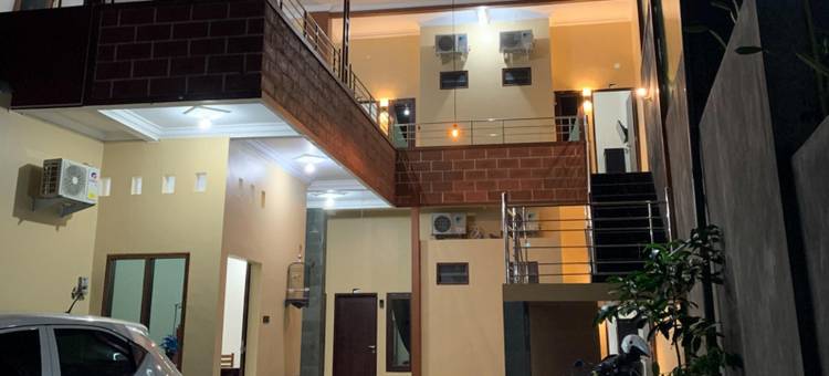 红多兹伊斯兰酒店-近帕蒂新邦利马(RedDoorz Syariah Near Kawasan Simpang Lima Pati)图片