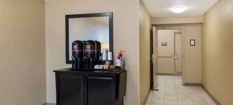 郊区工作室科普利阿克伦西(Suburban Studios Copley Akron West)图片