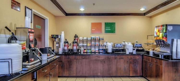 希尔斯维尔I-77舒适套房酒店(Comfort Inn & Suites Hillsville I-77)图片