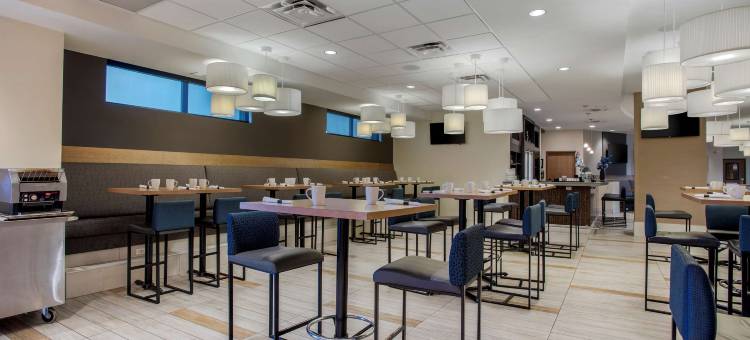 锯岭贝斯特韦斯特优质套房酒店(Best Western Plus Sawridge Suites)图片