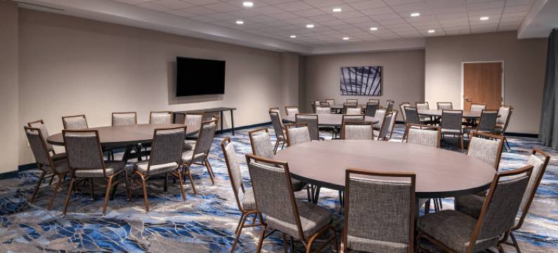 奥斯卡卢萨万枫酒店及套房(Fairfield Inn & Suites Oskaloosa)图片