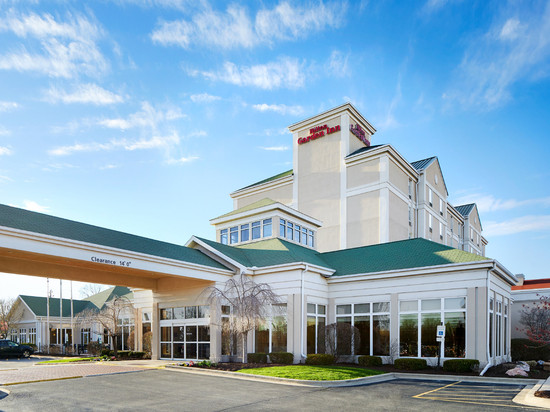 尚佩恩厄巴纳希尔顿花园酒店