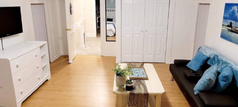 Toledo, lakeside home 3 bdrm sleep 7 on Lake Erie with 4 decksto choose from.图片