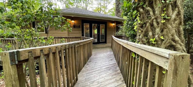 Spacious Brevard Cabin w/ Views & Pool/Golf/Lake图片