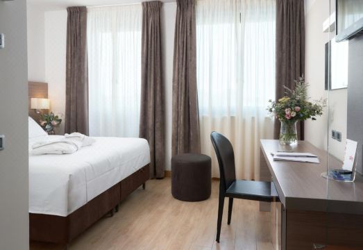 Hotel Omnia Hotel Overview