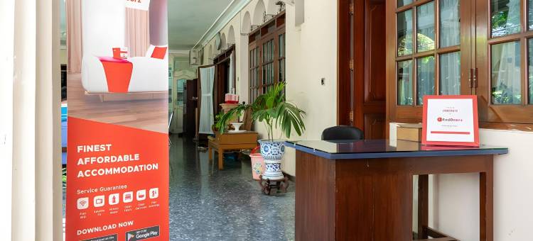 红多兹酒店-近三宝垄加杰姆戈库尔(RedDoorz Near Gajahmungkur Semarang)图片