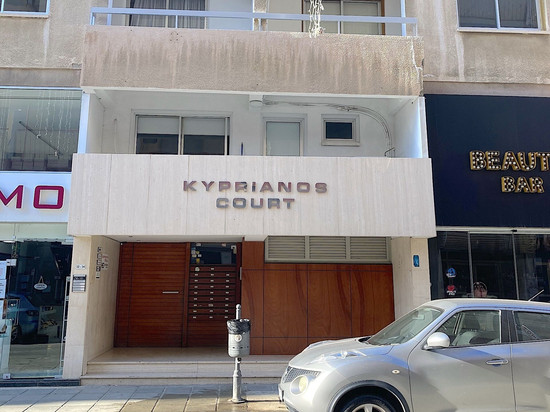 Work & Chill - Stylish Studio, Ergonomic Office Setup