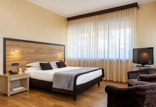 Augustus Hotel Hotel Overview