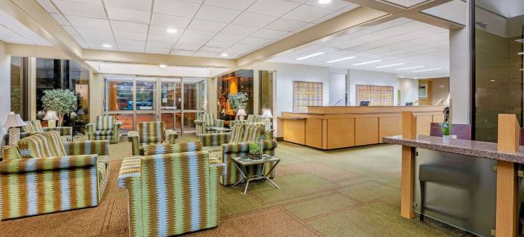 西雅图锡塔克机场拉昆塔温德姆套房酒店(La Quinta Inn & Suites by Wyndham Seattle Sea-Tac Airport)图片