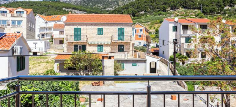 市中心的德拉甘石屋(Stone house Dragan in the very center, with pool table, two balconies and the sea view)图片