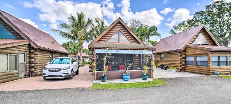 海滨社区舒适小屋出租，带码头(Okeechobee Cabin in Waterfront Community with Dock!)图片