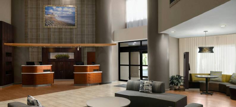 长岛麦克阿瑟机场万怡酒店(Courtyard Long Island MacArthur Airport)图片