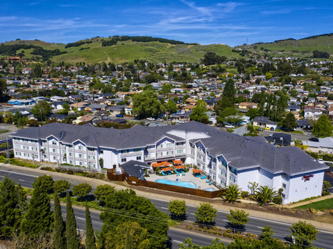 瓦列霍希尔顿欢朋酒店