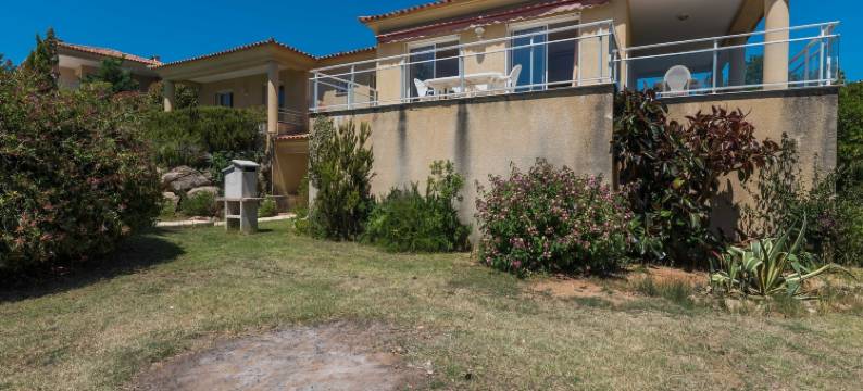 Spacious Villa with Pool图片