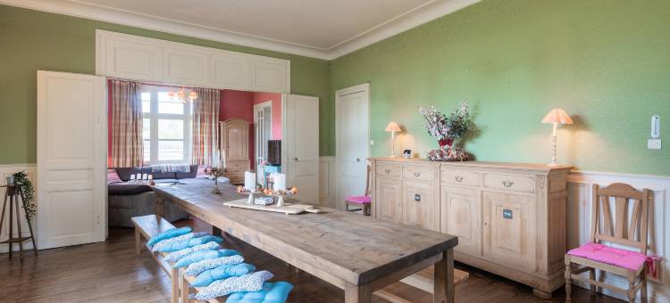 Holiday home adjoining a château.图片