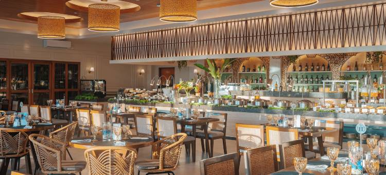 The Tropics at MacArthur Park Resort and Convention Center图片